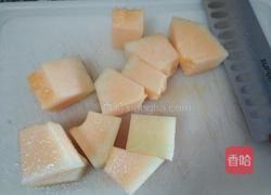 哈密瓜奶昔的做法图解1
