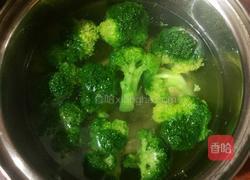 盐焗鸡圣女果沙拉的做法图解2