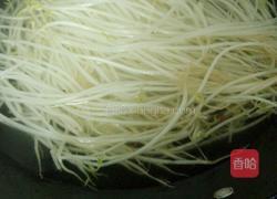 凉拌绿豆芽金针菇的做法图解3