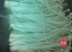 凉拌绿豆芽金针菇的做法图解4