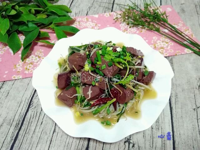 韭菜绿豆芽炒猪红