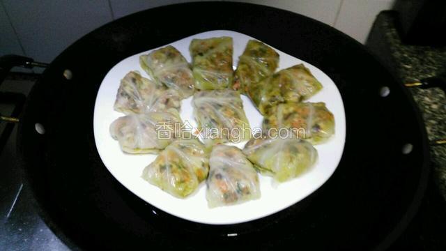 上锅蒸，水滚十分钟即可
