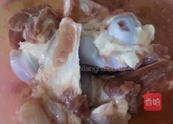 筒子骨白萝卜汤的做法图解2