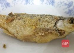 白萝卜焖鱼的做法图解1