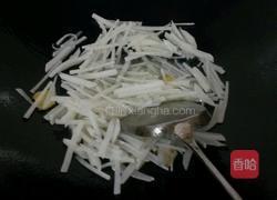 白萝卜焖鱼的做法图解4