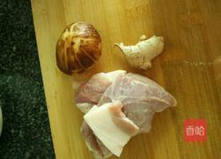 剁香菇丸子的做法图解1