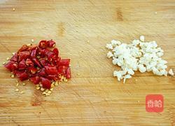 凉拌手撕卷心菜的做法图解2