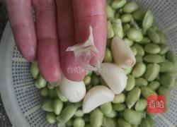 蒜蓉毛豆的做法图解1