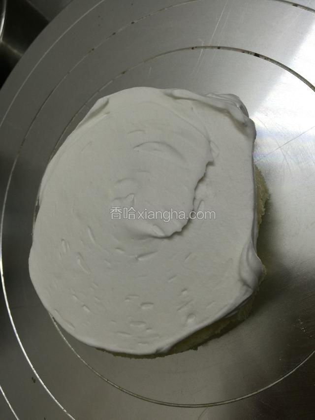 蛋糕胚体一层加奶油一层