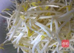 芹菜炒绿豆芽的做法图解1