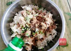 Illustration of how to make Yuhuang Mushroom and Pork Dumplings 12