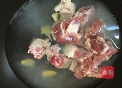 白萝卜猪骨汤的做法图解2