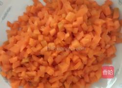 苦瓜胡萝卜炮蛋的做法图解1