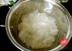 圣女果银耳羹的做法图解4