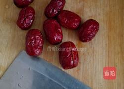 蜂蜜红枣银耳羹的做法图解2