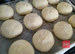 Illustration of how to make butter almond bread 6