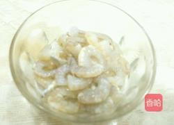 哈密瓜炒虾仁的做法图解1