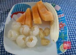 水果拌酸奶的做法图解1