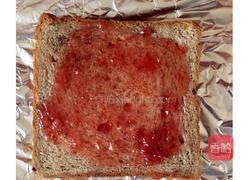 马苏里拉奶酪三明治的做法图解4