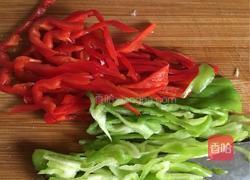 绿豆芽炒辣椒的做法图解1