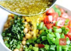 鹰嘴豆圣女果色拉的做法图解3