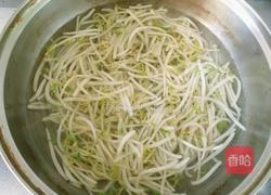 凉拌绿豆芽的做法图解2