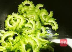 彩椒肉片炒苦瓜的做法图解4