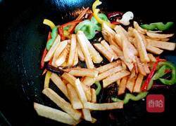 彩椒干煸土豆条的做法图解9