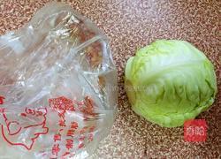 卷心菜炒腊肠的做法图解1