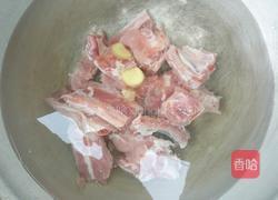 胡萝卜玉米排骨汤的做法图解5