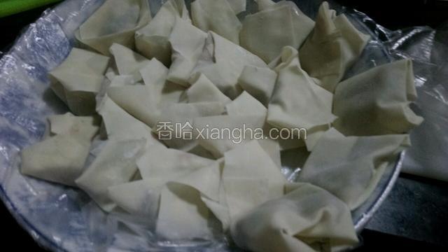 因为早上买的皮有点发硬，所以我只包成简单的四方形。
