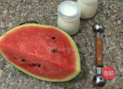 西瓜酸奶球的做法图解1