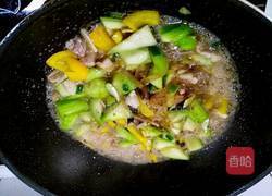  丝瓜彩椒炒肉的做法图解7