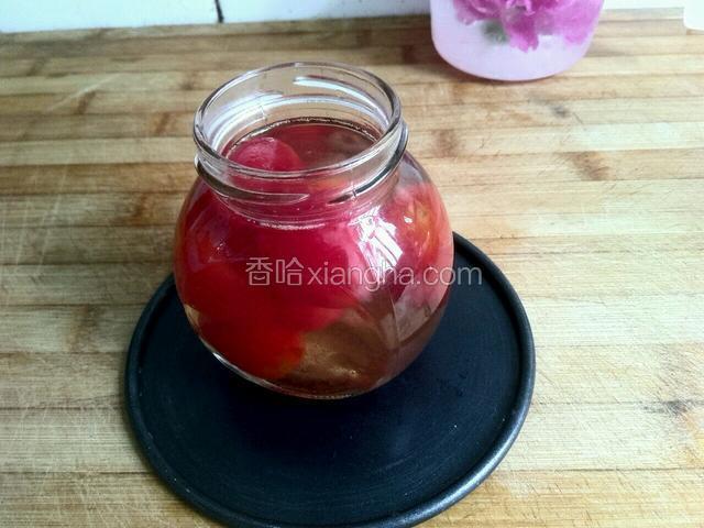 也可以把它装在瓶子里，密封保存。