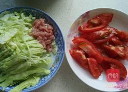 卷心菜炒面的做法图解1