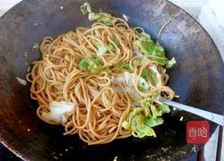 卷心菜炒面的做法图解4