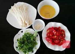 圣女果金针菇鸡蛋汤的做法图解2
