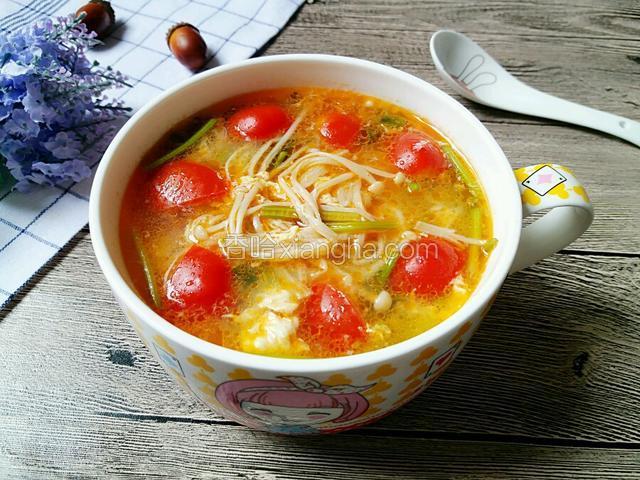 圣女果金针菇鸡蛋汤