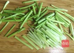 芹菜炒绿豆芽的做法图解2