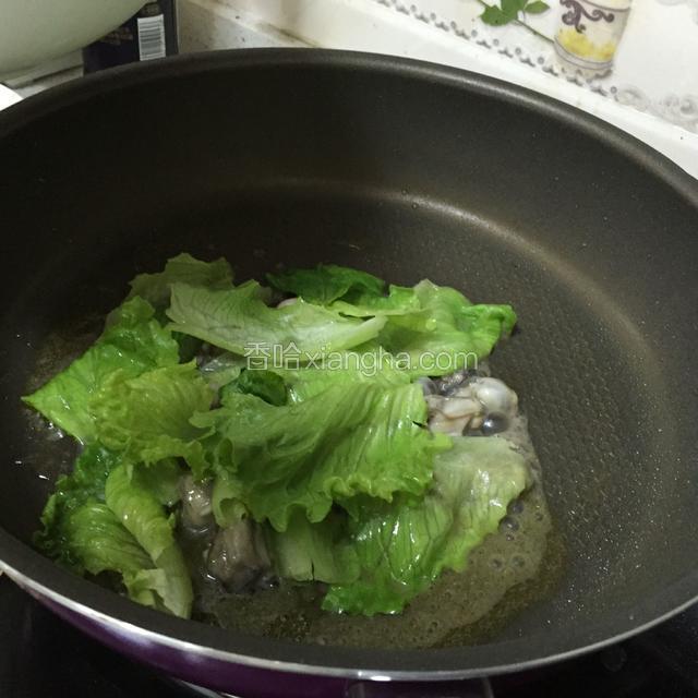 然后加入生菜叶