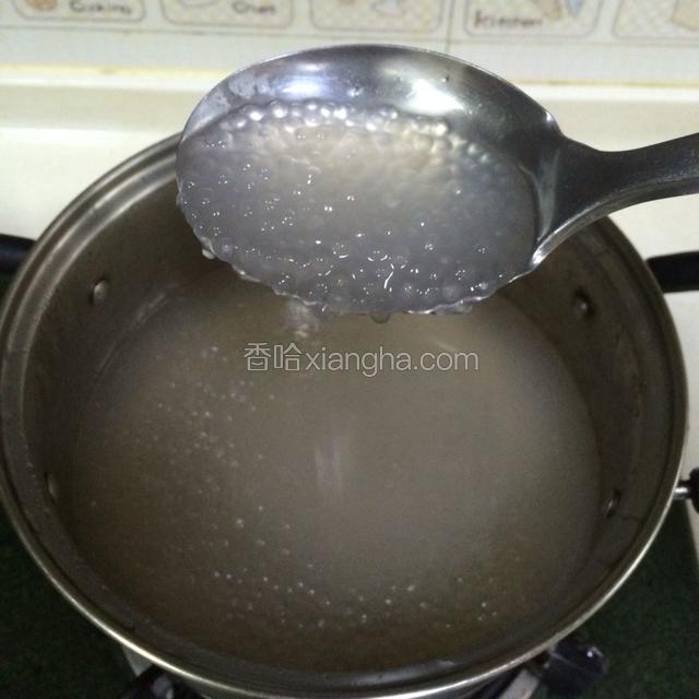 熟透的西米呈透明状并且体积膨大。