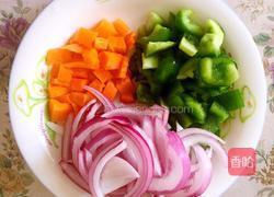 洋葱炒青椒木耳的做法图解2