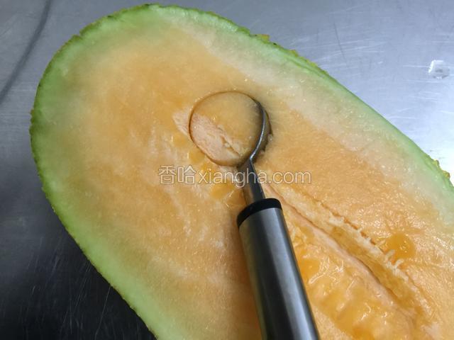 哈密瓜挖球摆放中间
