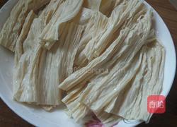 腐竹彩椒炒肉的做法图解1