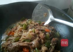 黄闷鸡土豆粉的做法图解6