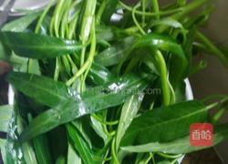 清淡的一个人的晚餐（空心菜和鸡蛋）的做法图解1