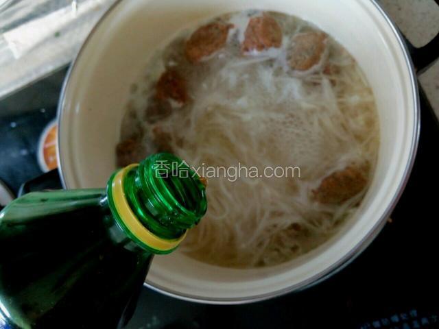 最后低入几滴香油关火