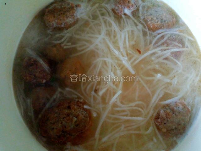 做好的丸子汤