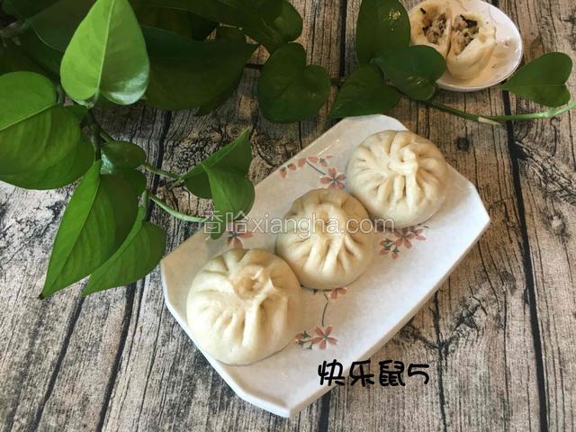 卷心菜油梭子馅包子