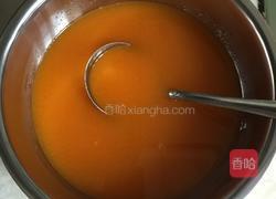 胡萝卜汁鸡蛋饼的做法图解1